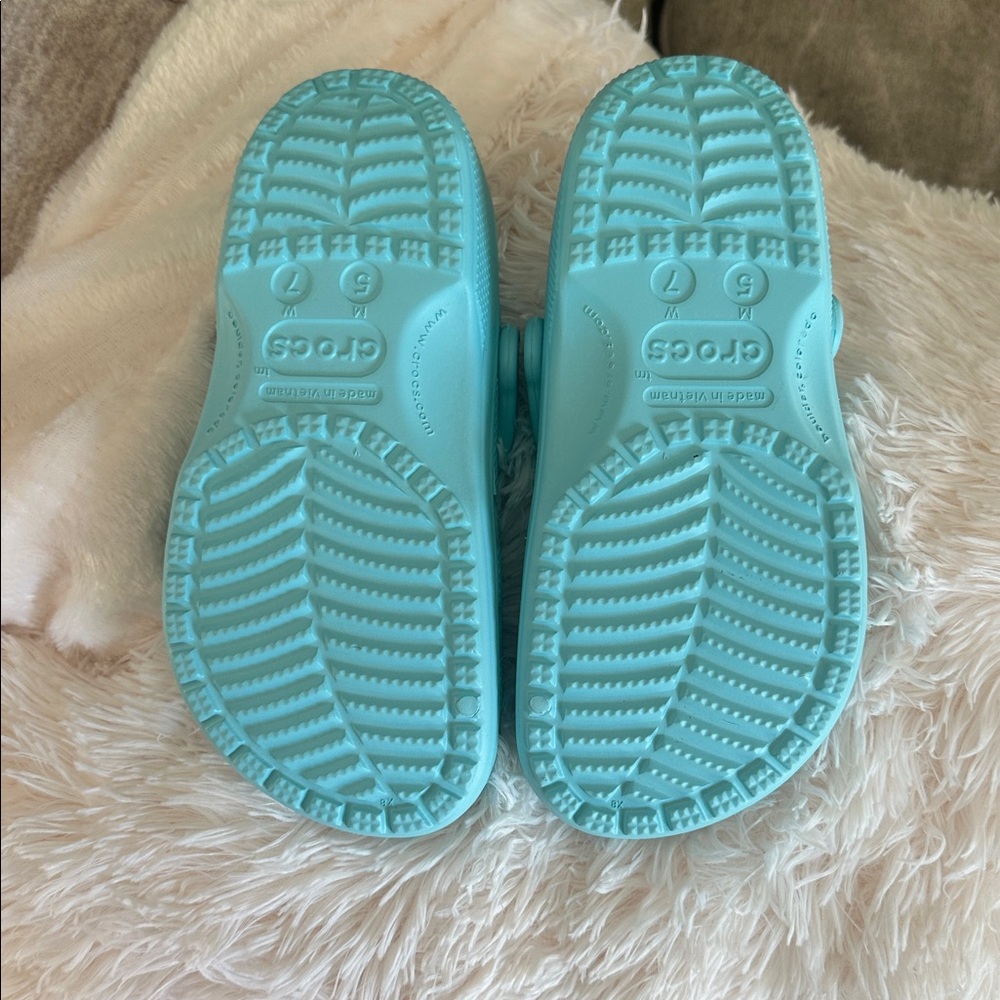 CROCS Sky Blue Classic Clogs - Picture 2 of 5